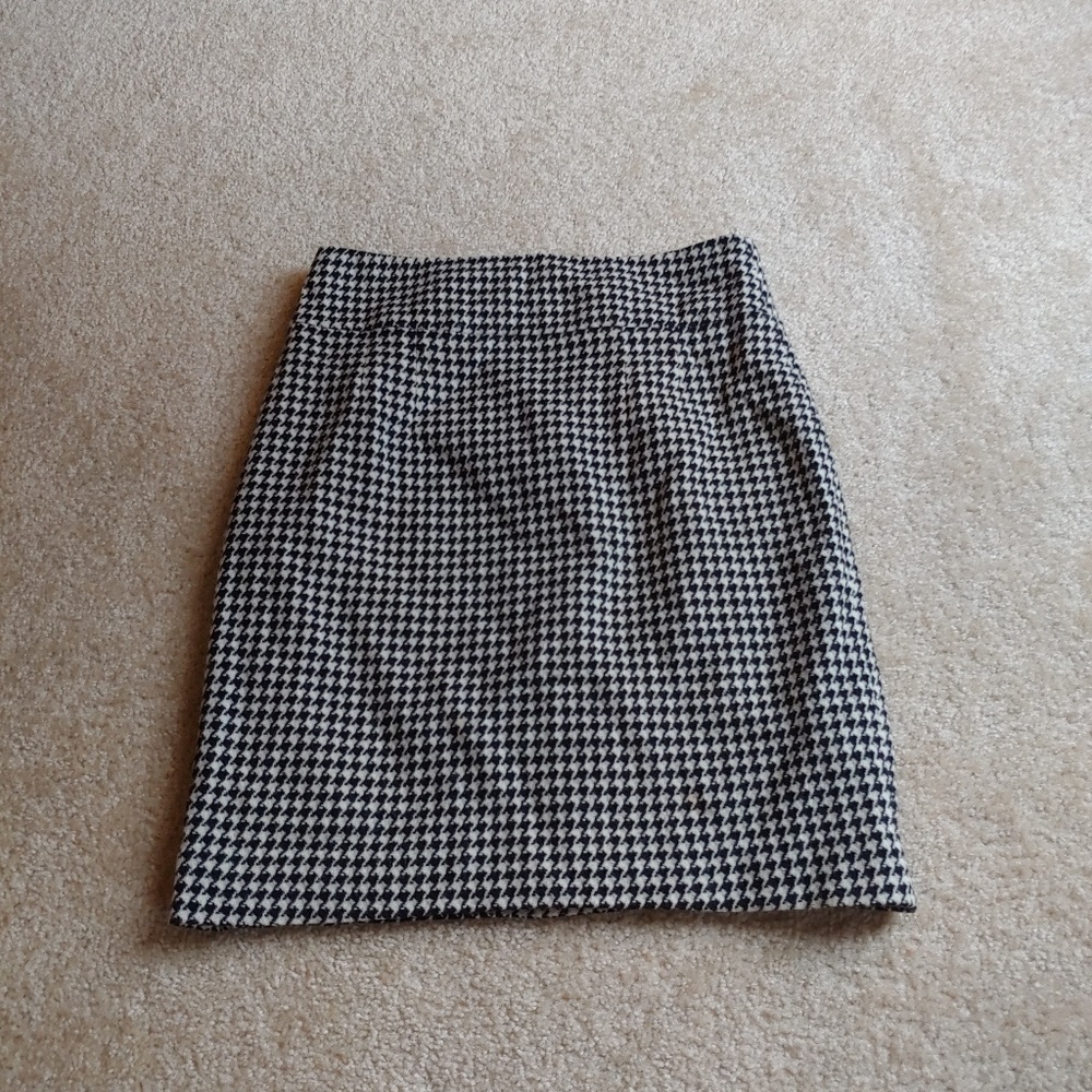 Banana republic black&white pencil skirt